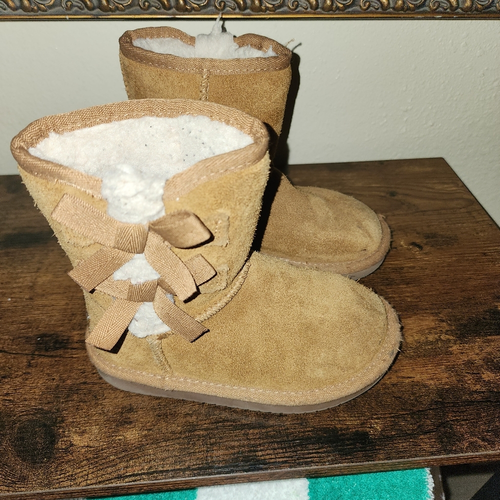 Koolaburra Chestnut Brown 9 Toddler